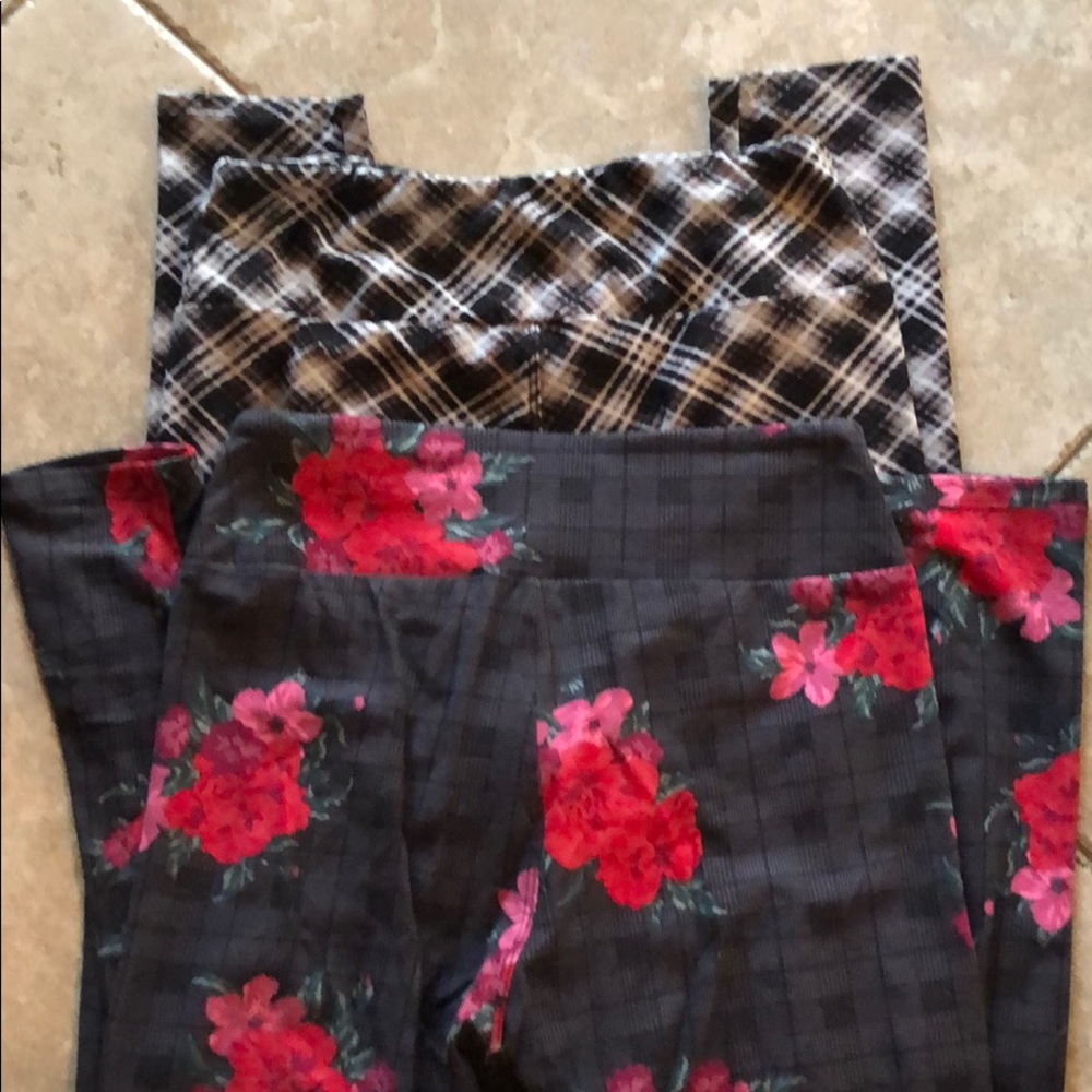 Two pair Lularoe OS Leggings